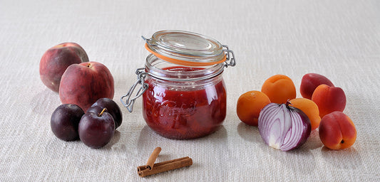 Chutney de prunes, abricots, pêches et oignons rouges