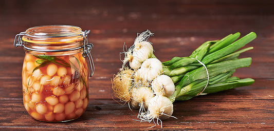 Petits oignons au vinaigre rose