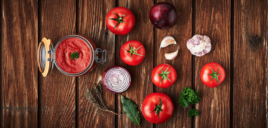 Coulis de tomates du jardin en conserve